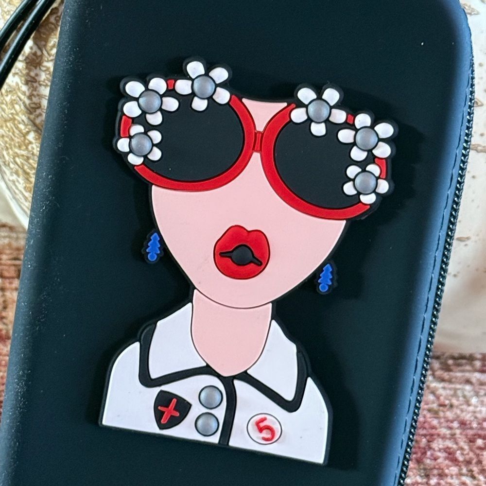 Black Silicone Adorable Trendy Lady Wristlet - Picture 4 of 4